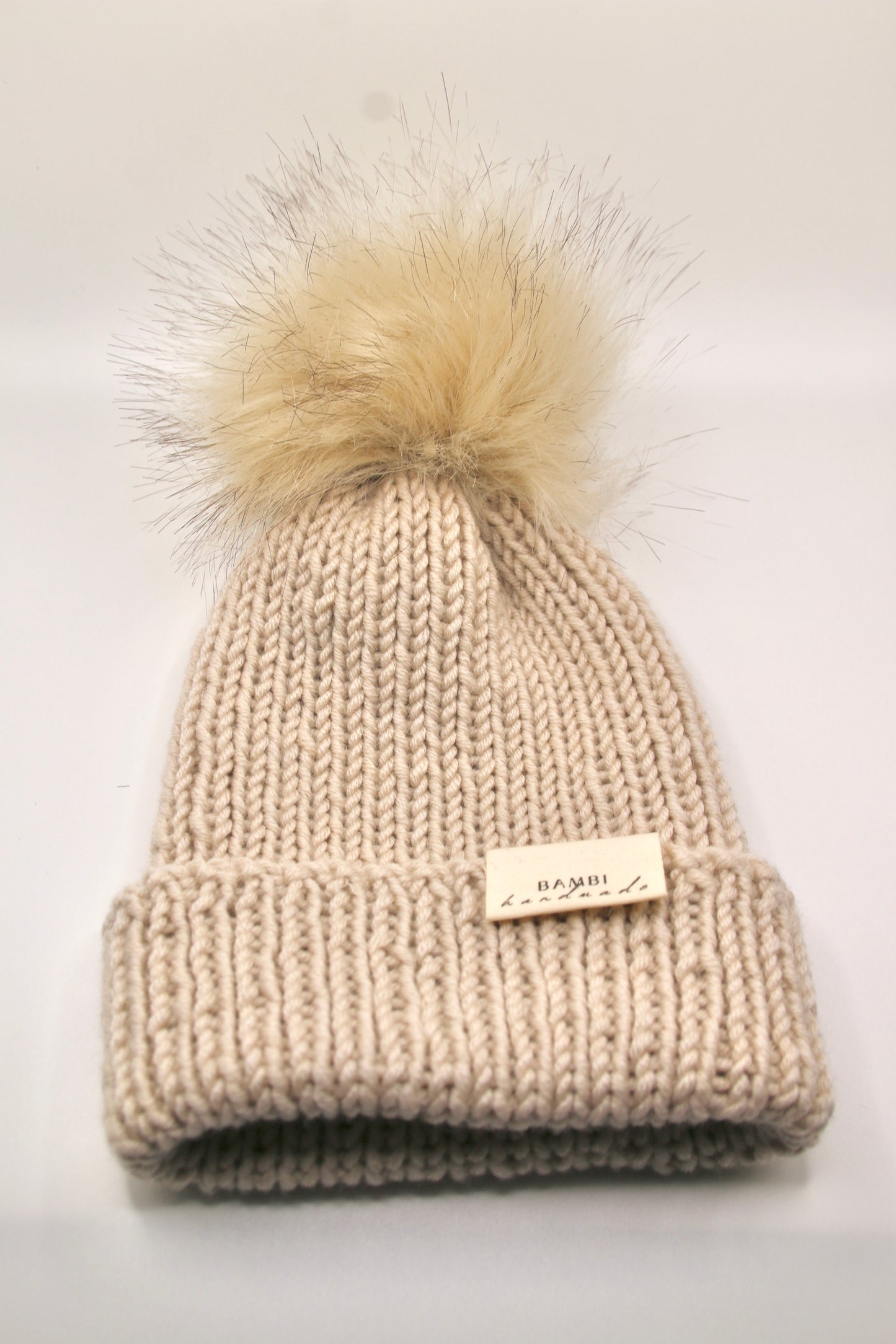 Mütze mit Bommel
