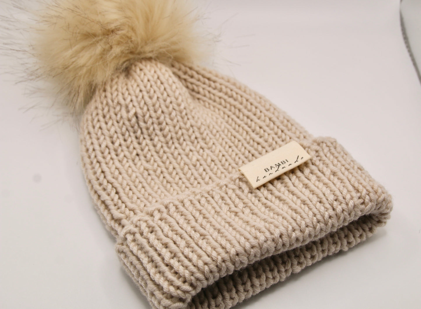 Mütze mit Bommel
